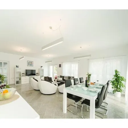 Casa Nova Modern Retreat Villa Nin